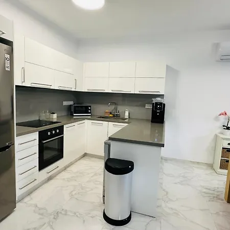 Vila Modern Pearl Paphos